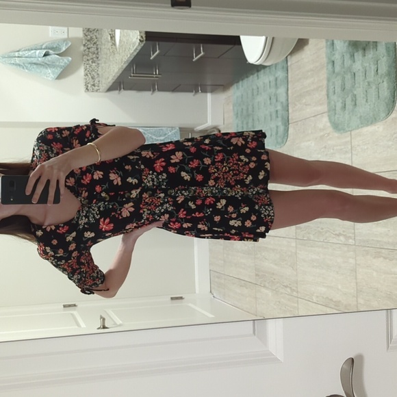 H&M Dresses & Skirts - H&M Floral Mini Dress